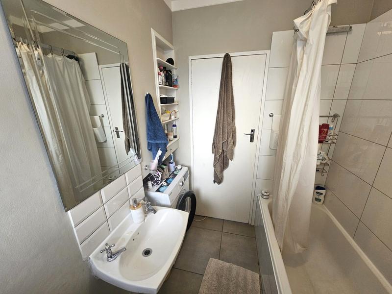 2 Bedroom Property for Sale in Sea Point Western Cape